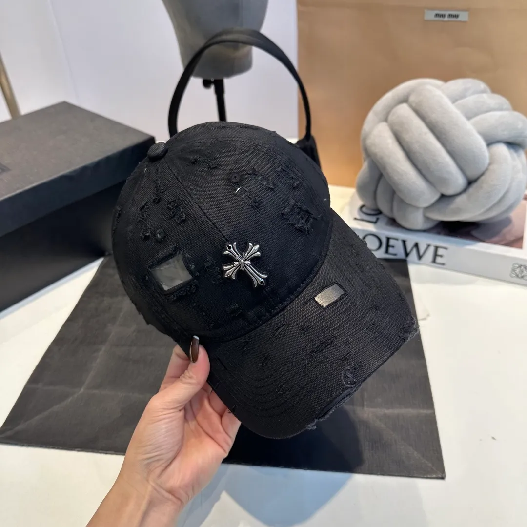 P60 Croxin's new ripped washed cotton baseball cap, a personalized and fashionable style, casual with a cool feel, the same style for men and women! Material: 100% cotton Head circumference: 56-58cm available